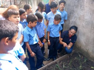 ACAV y MPPE muestran potencialidades de huertos escolares a niños y niñas de Barinas