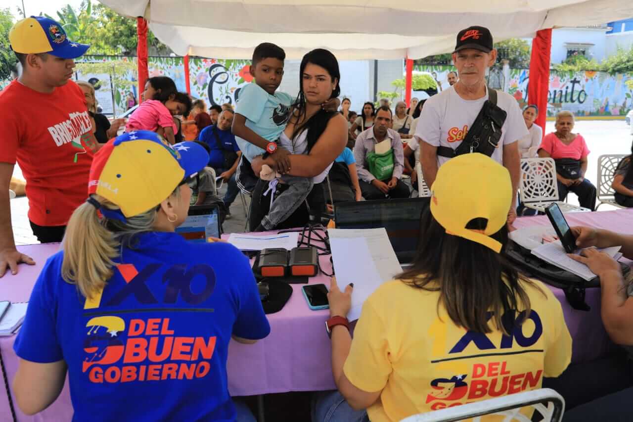 Gobierno Bolivariano entregó ayudas sociales en Miranda 